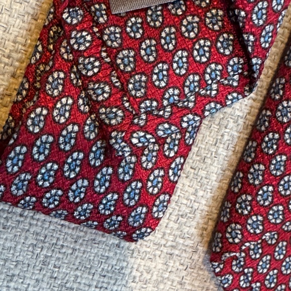 Daniel Cremieux Signature Red Necktie - Picture 3 of 3